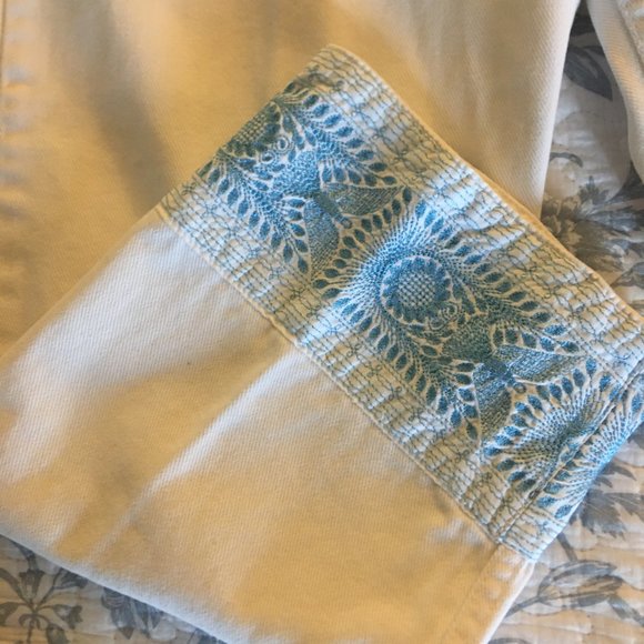 Gap Capri Button Front Denim White with Blue Embordered Cuffs size 16 - Picture 4 of 8